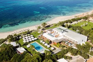 Strandhotel Gecko Hotel & Beach Club - Playa Migjorn, Spanien