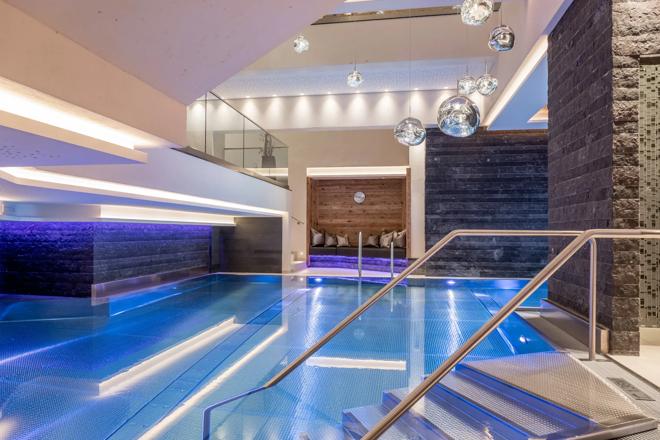 Die 20 schönsten Hotels mit Pool in Österreich. Unsere Hoteltipps.