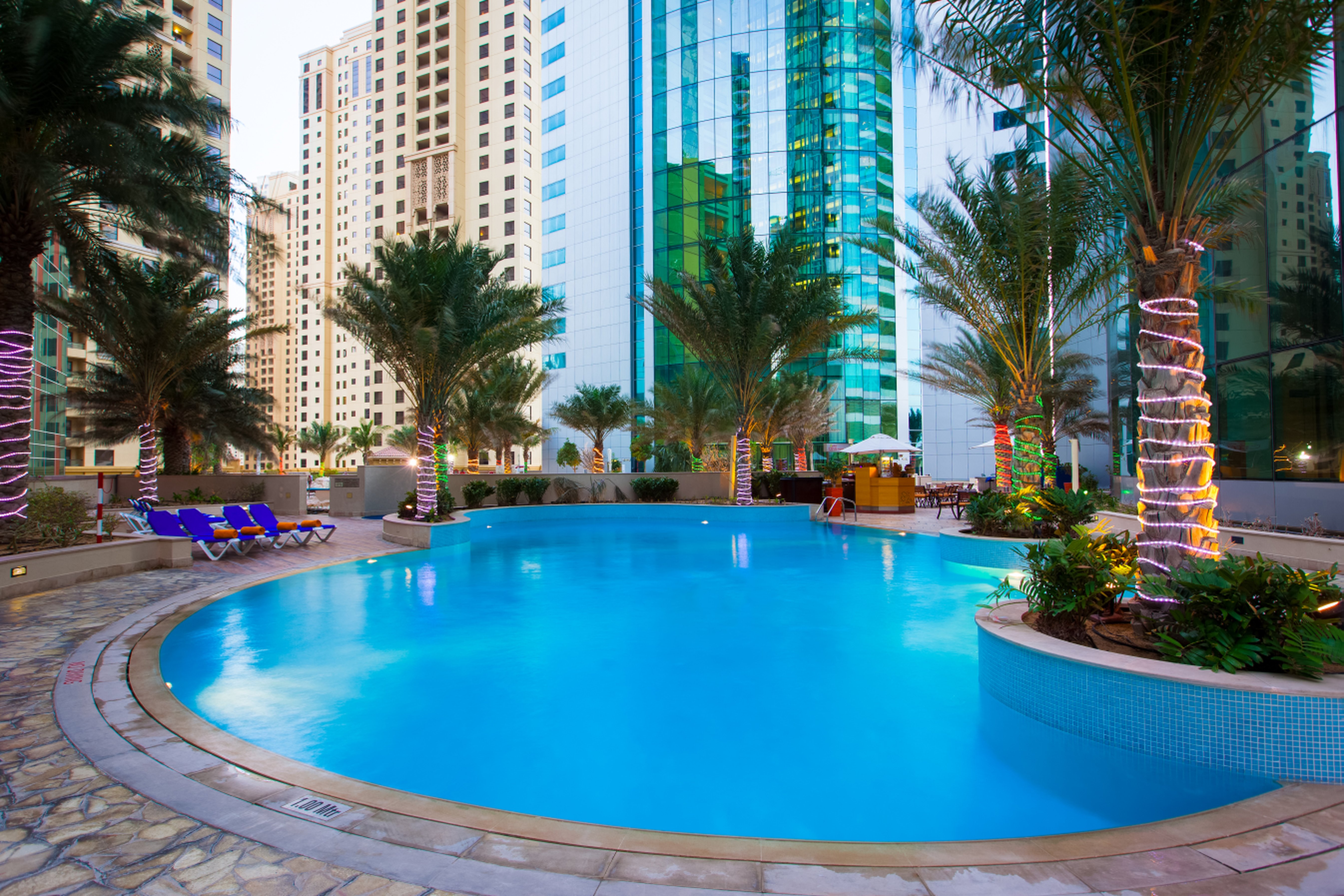 Оазисы дубая. Оазис Бич Тауэр Дубай. Ja Oasis Beach Tower Apartment Джумейра. Пляж JBR В Дубае. Отель ja Beach Hotel 5 Дубай.